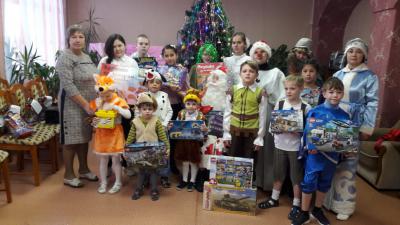 Сотрудники РЭСК передали подарки воспитанникам Шиловского социально-реабилитационного центра